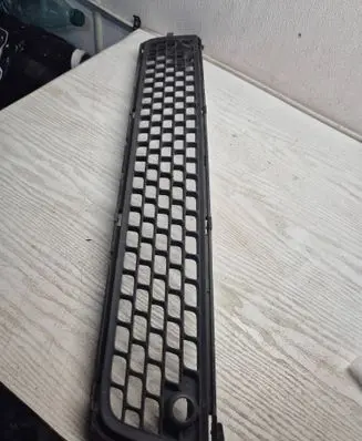Volvo V70 Front bumper lower grill 30763113 30678636