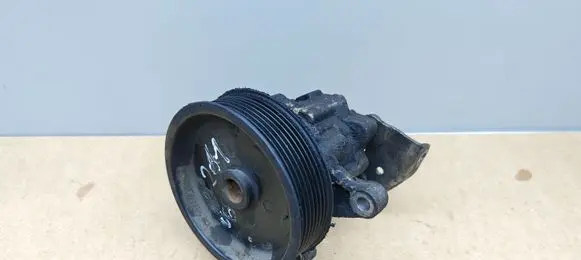 Mercedes-Benz E W211 Power steering pump A0054660201