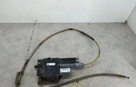 Opel Insignia A Hand brake/parking brake motor 13310023