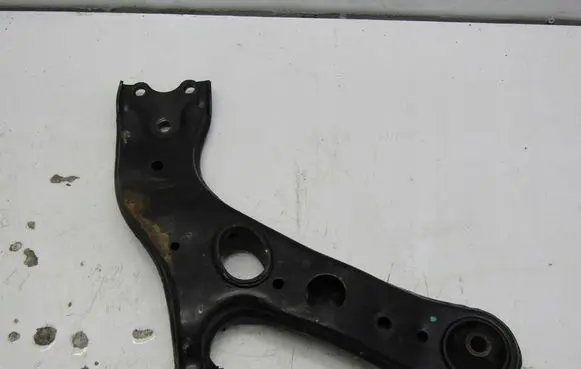 Toyota RAV 4 (XA40) Front control arm 1111