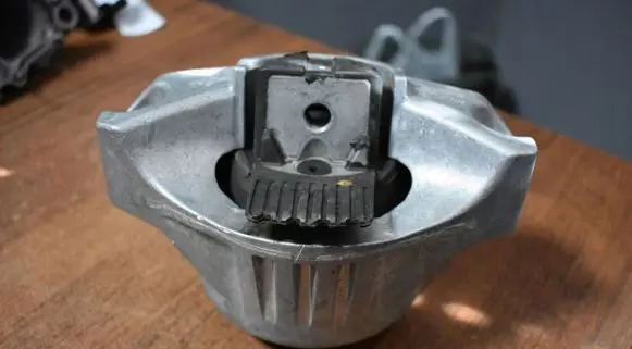 Porsche Panamera (971) Engine mount vacuum valve 976199383A