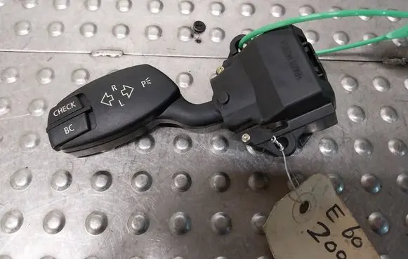 BMW 5 E60 E61 Indicator stalk S26383638 6924103B