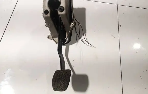 Mercedes-Benz 100 W631 Brake pedal 