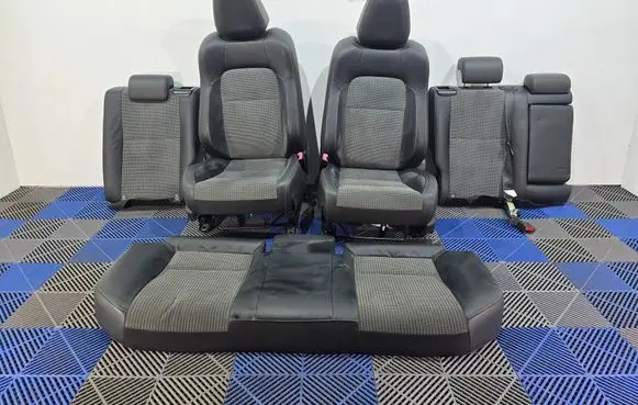 Toyota Auris E180 Seat set