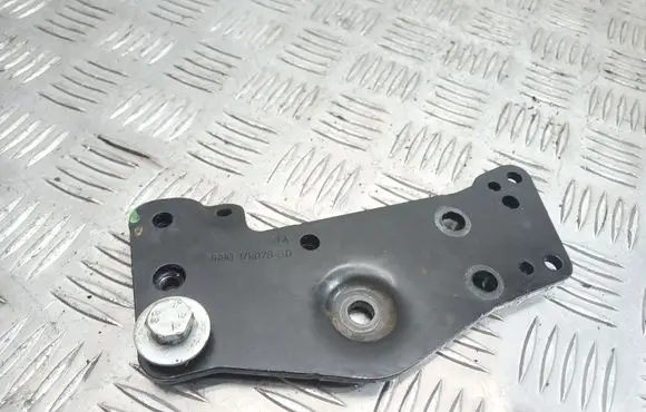 Land Rover Discovery 3 - LR3 Other engine bay part 4R8Q17K078BD
