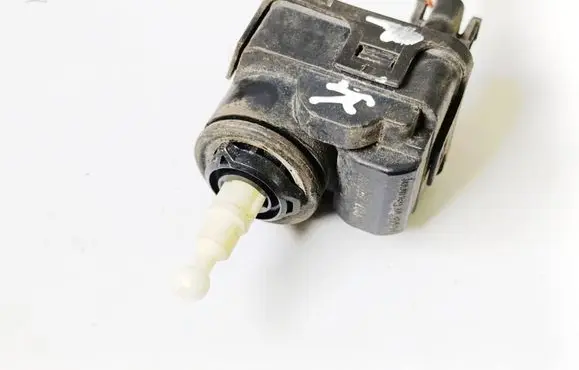 Volvo S40, V40 Headlight level adjustment motor 00728232