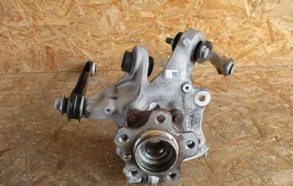 BMW 7 G11 G12 Stub axle 62165470
