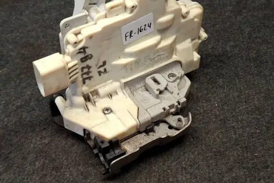 Audi A6 S6 C7 4G Rear door lock 4G0839015
