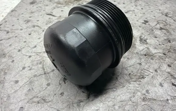Volvo V60 Oil filter cover 31321084