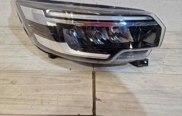 Nissan Primastar Headlight/headlamp 260105974R