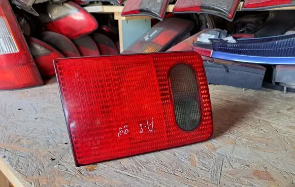 Audi A8 S8 D2 4D Tailgate rear/tail lights 4D0945093