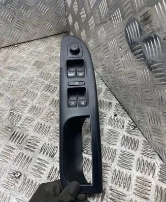 Volkswagen PASSAT B6 Electric window control switch 3C1867171B