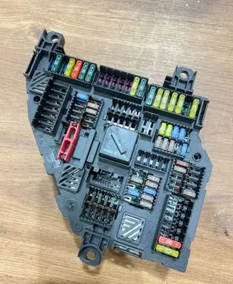 BMW X3 F25 Fuse module 9259469 217033454 05316818