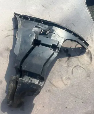 Volvo S60 Front bumper mounting bracket 08693182