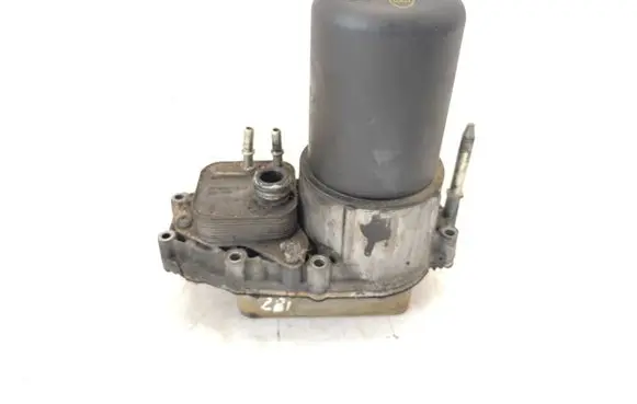Peugeot 607 Oil filter mounting bracket