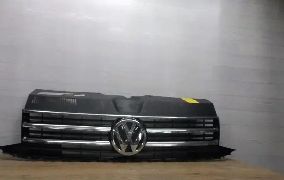 Volkswagen Multivan T5 Front bumper upper radiator grill 7E5853651