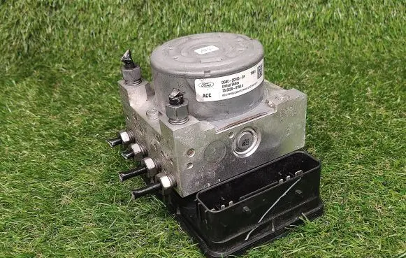 Ford Fusion II ABS Pump DG9C2C405DF