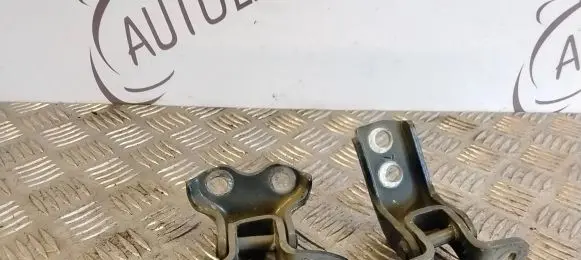 Toyota Corolla Verso E121 Front door lower hinge 