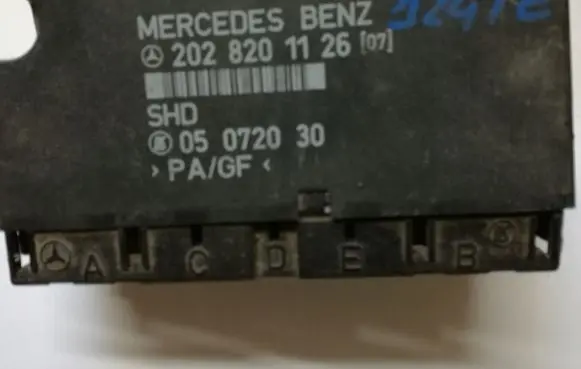 Mercedes-Benz C W202 Comfort/convenience module 2028201126
