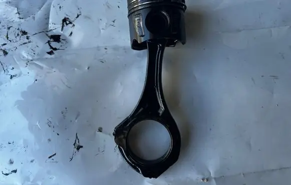 Mercedes-Benz E W212 Piston with connecting rod 8370B
