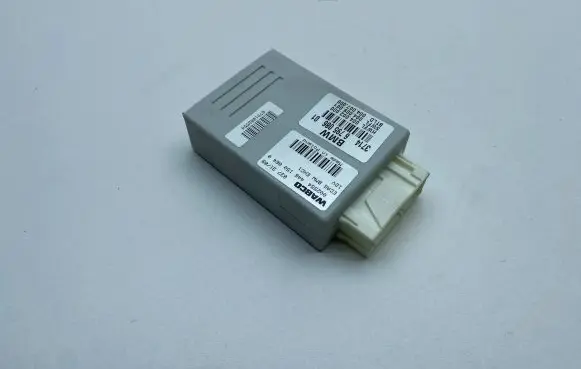 BMW 7 F01 F02 F03 F04 Air suspension control unit module (rear) 6795086