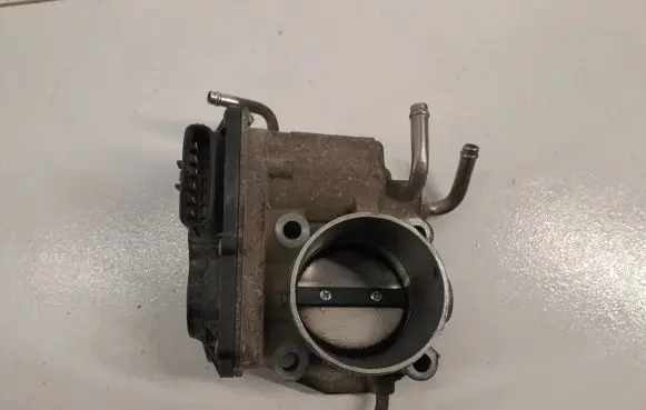 Toyota Camry Throttle valve 220300H030 810301390