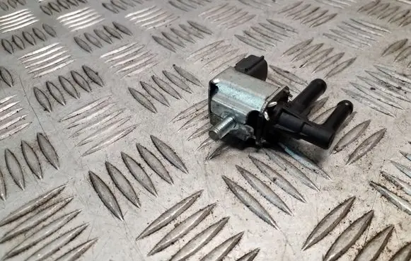 Nissan Juke I F15 Vacuum valve K5T48583