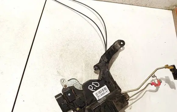 Toyota Avensis Verso Front door lock