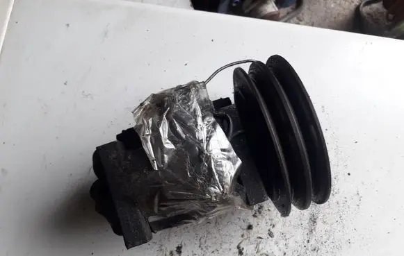 Mazda Premacy Air conditioning (A/C) compressor (pump) H1100361