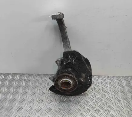 Mercedes-Benz C W205 Front wheel hub A0004213520 A2052200
