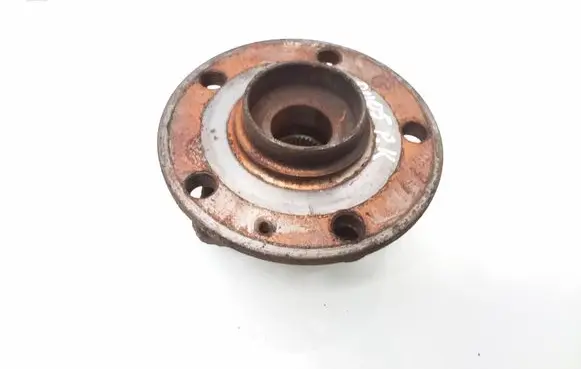 Volkswagen Golf VI Front wheel hub