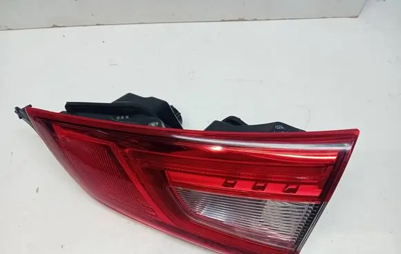 Tailgate rear/tail lights