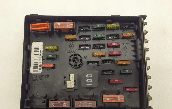 Volkswagen PASSAT B7 Fuse box set 3C0937125 63592777