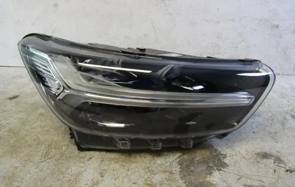 Volvo XC40 Headlight/headlamp 31655982