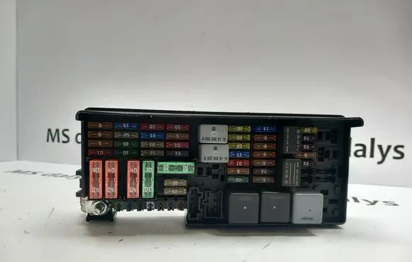 Mercedes-Benz GL X164 Fuse module A1645403372 1645403372