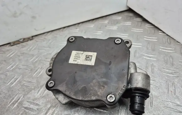 Skoda Octavia Mk2 (1Z) Vacuum pump 03L145112 03L100J