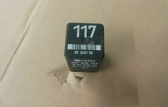 Volkswagen Golf III Other relay 357906121