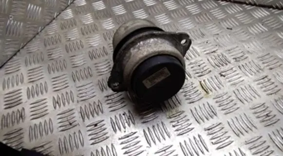 Volkswagen Touareg I Engine mount bracket 7L8199131A