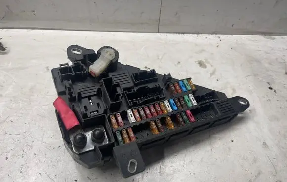 BMW 5 E60 E61 Fuse module 690661901