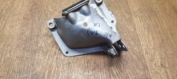 Porsche Macan (95B) Engine mounting bracket 8K0399050F