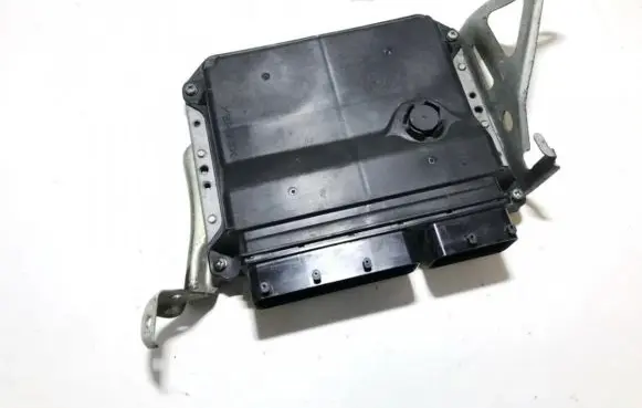 Toyota Avensis T270 Engine control unit/module 8966105d22 89661-05d22