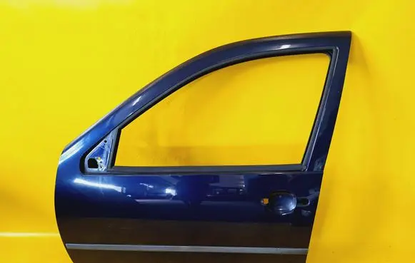 Volkswagen Golf IV Front door