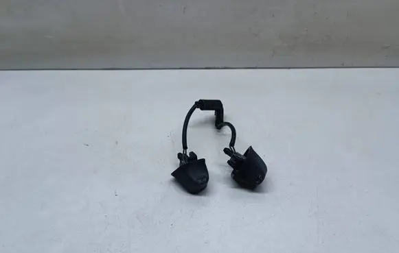 BMW 3 E90 E91 Windshield washer spray nozzle 8365385