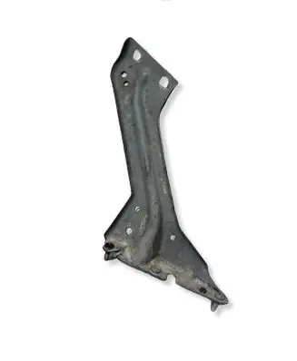 Audi Q5 SQ5 Fender mounting bracket 8R0821136