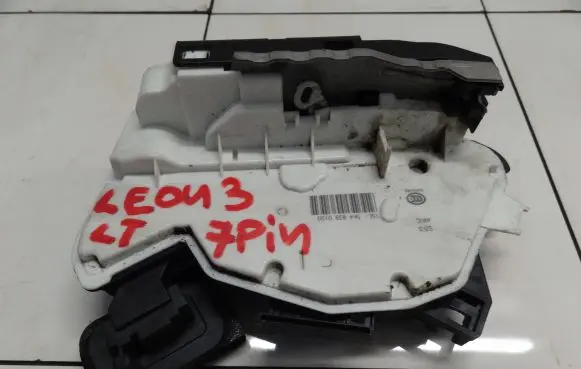 Seat Leon (5F) Rear door lock 5K4839015Q
