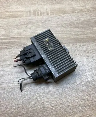 Renault Megane I Glow plug pre-heat relay 7700100703