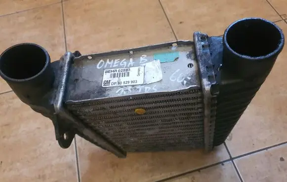 Opel Omega B1 Intercooler radiator DP90529903 Behr02593