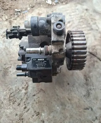 Citroen C4 I Fuel injection high pressure pump 0445010089 9651844380