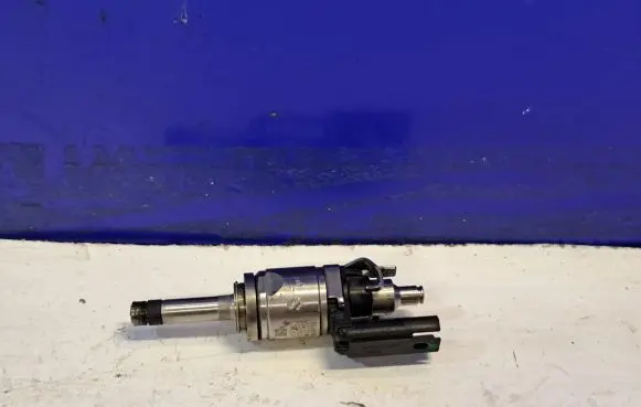 Volvo S60 Fuel injector 31465786 31303495