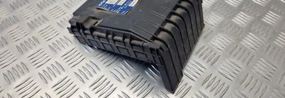 Volkswagen Golf V Fuse box cover 1K0937132F